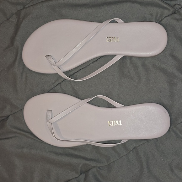 TKEES Women's Light Gray Sandals - Picture 1 of 2